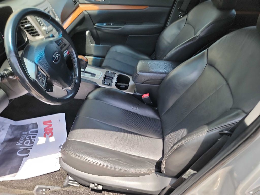 2013 Subaru Outback Image 10
