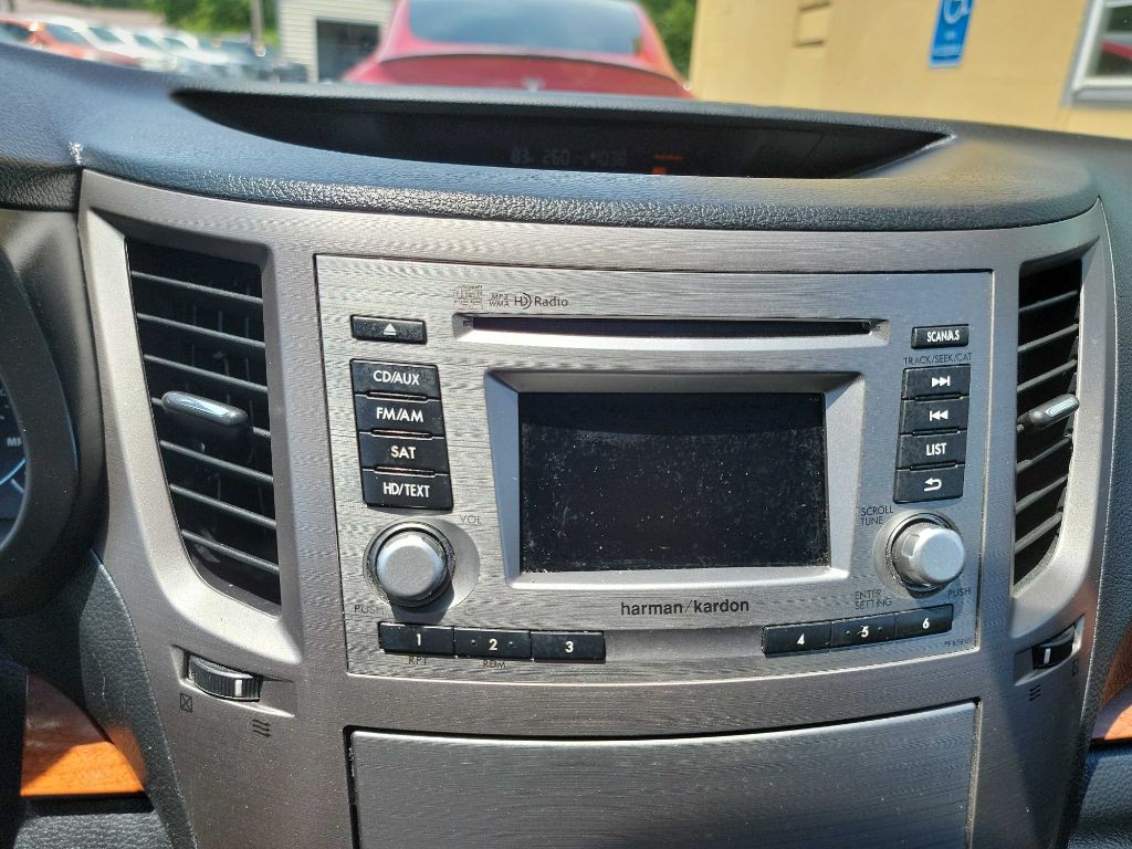 2013 Subaru Outback Image 16