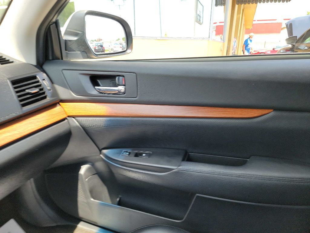 2013 Subaru Outback Image 21