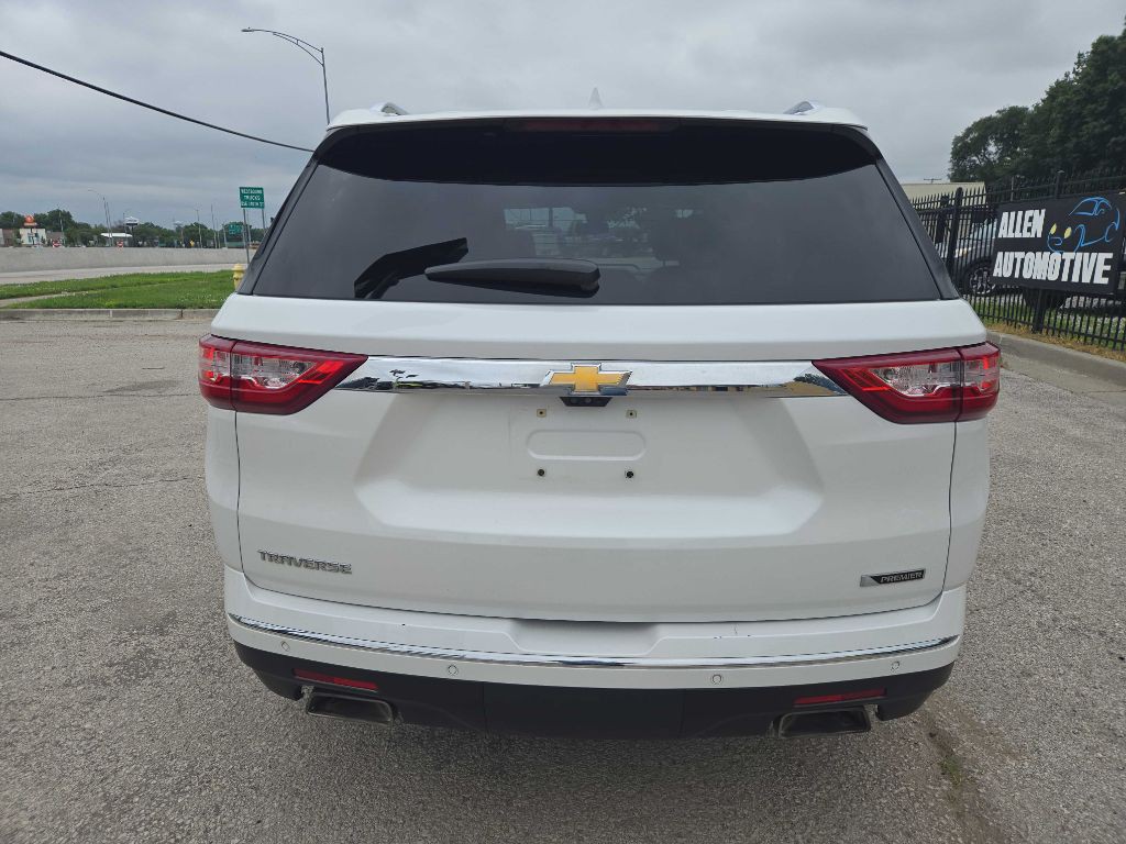 2018 Chevrolet Traverse Image 2