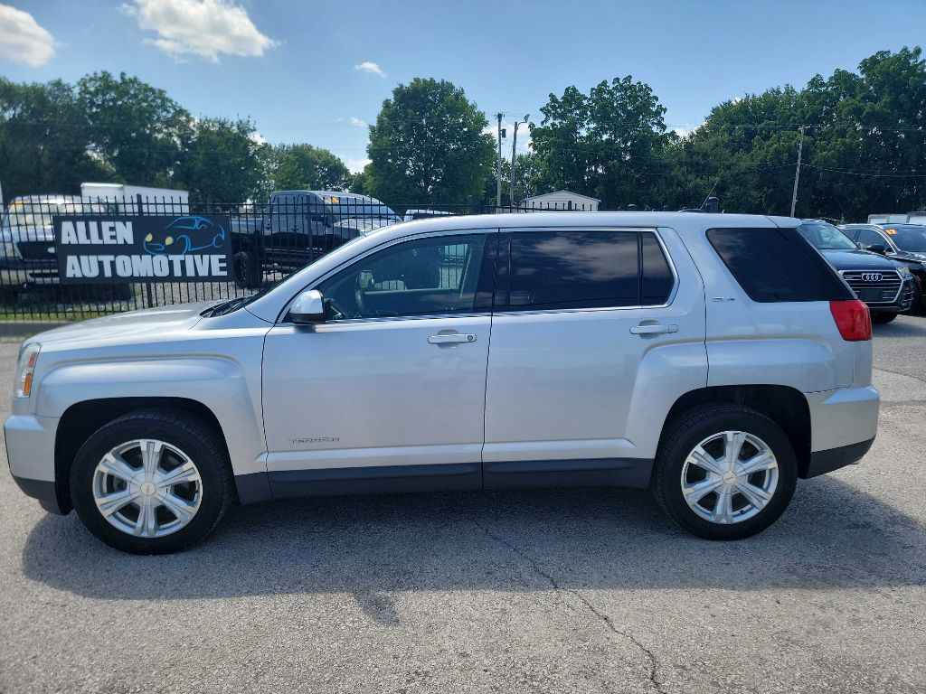 2017 GMC Terrain Image 2