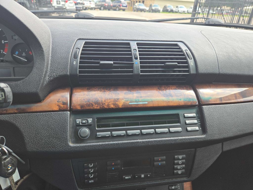 2005 BMW X5 Image 28