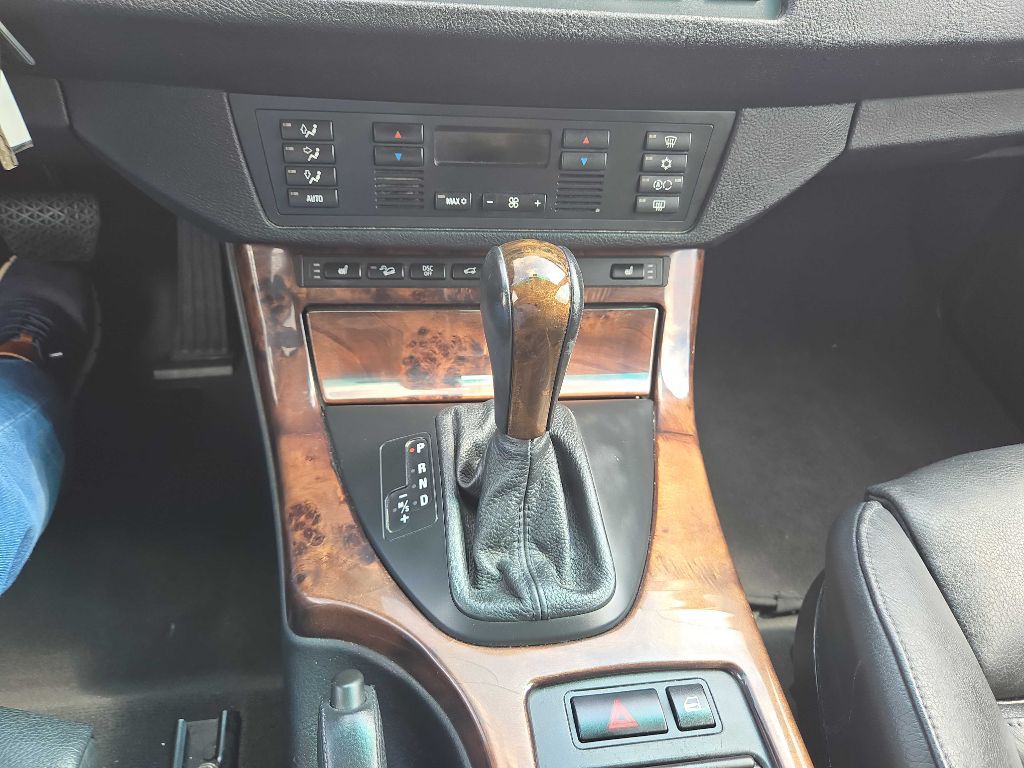 2005 BMW X5 Image 29