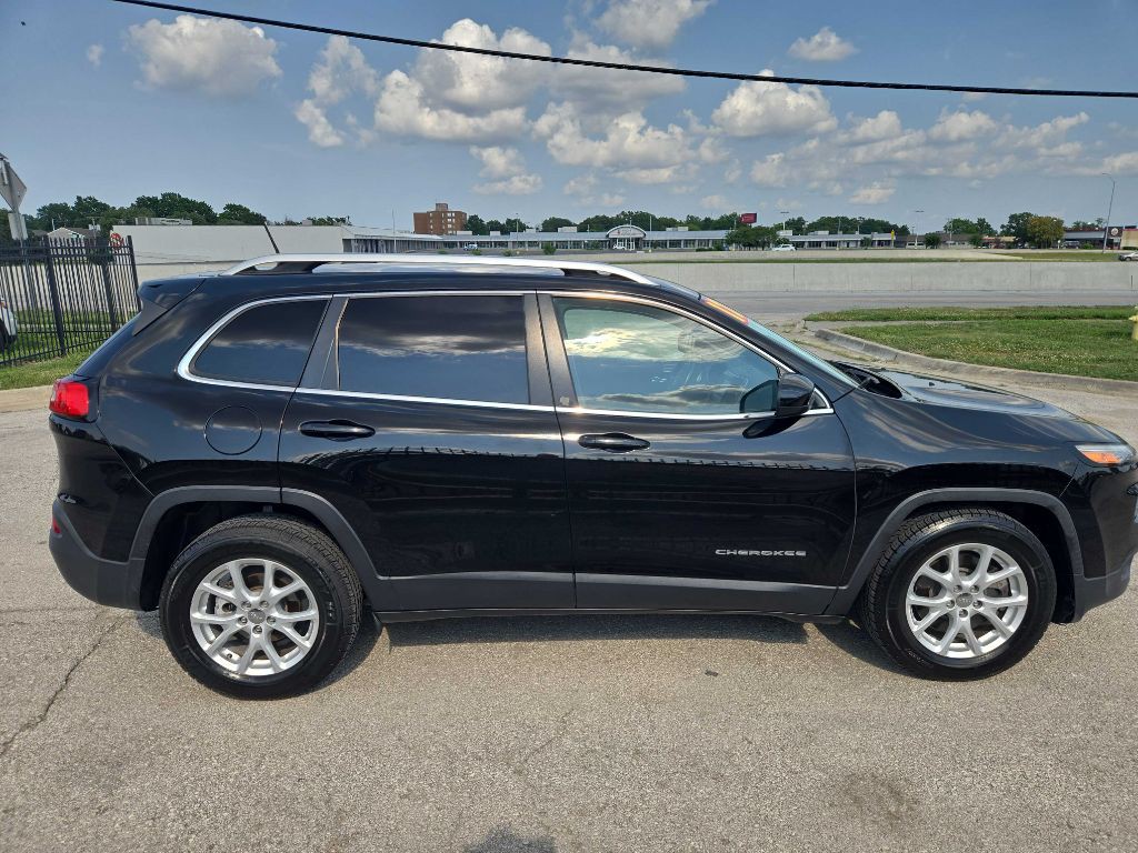 2017 Jeep Cherokee Image 7