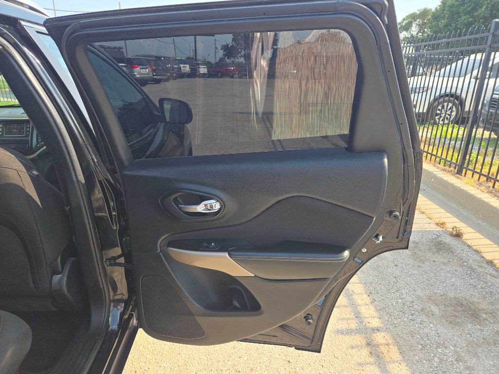 2017 Jeep Cherokee Image 20