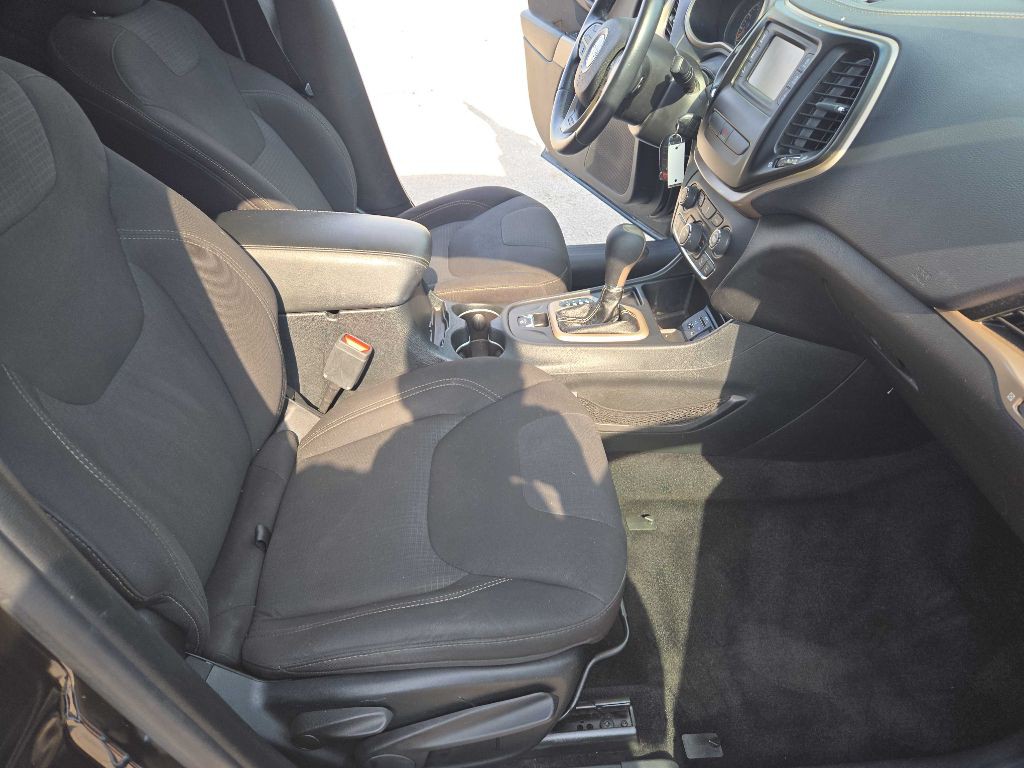 2017 Jeep Cherokee Image 23