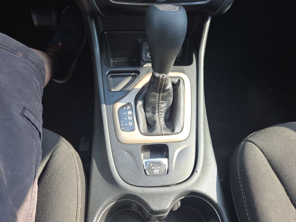 2017 Jeep Cherokee Image 29