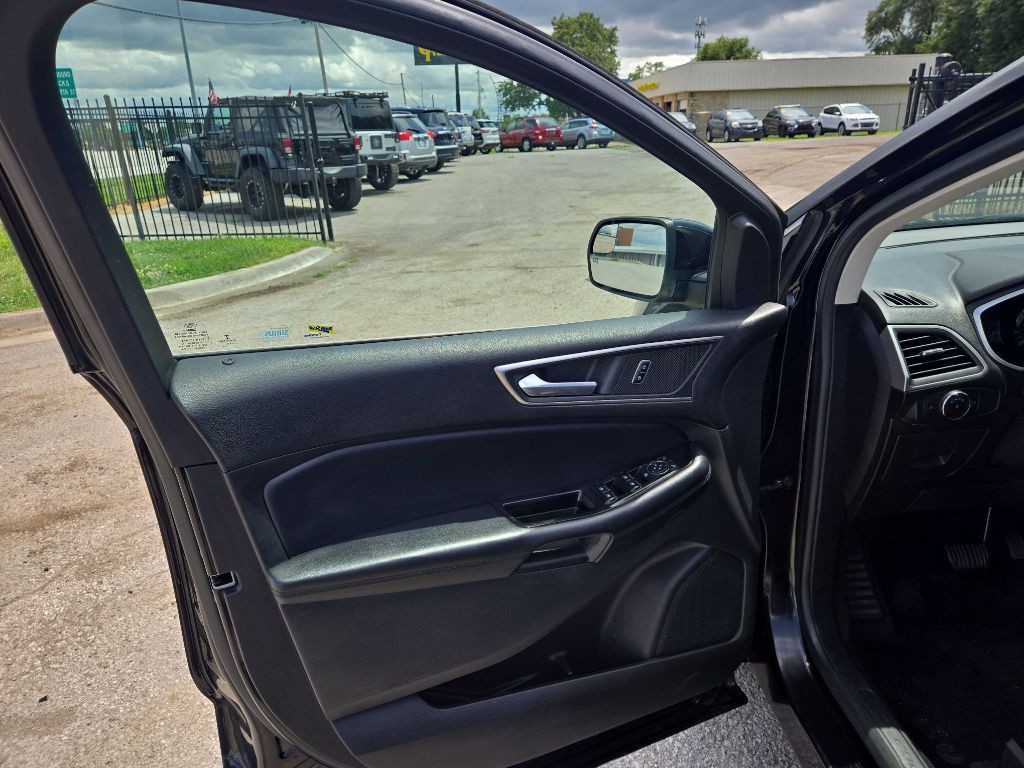 2016 Ford Edge Image 9