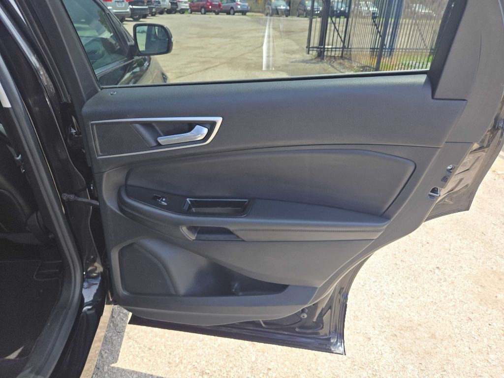 2016 Ford Edge Image 18