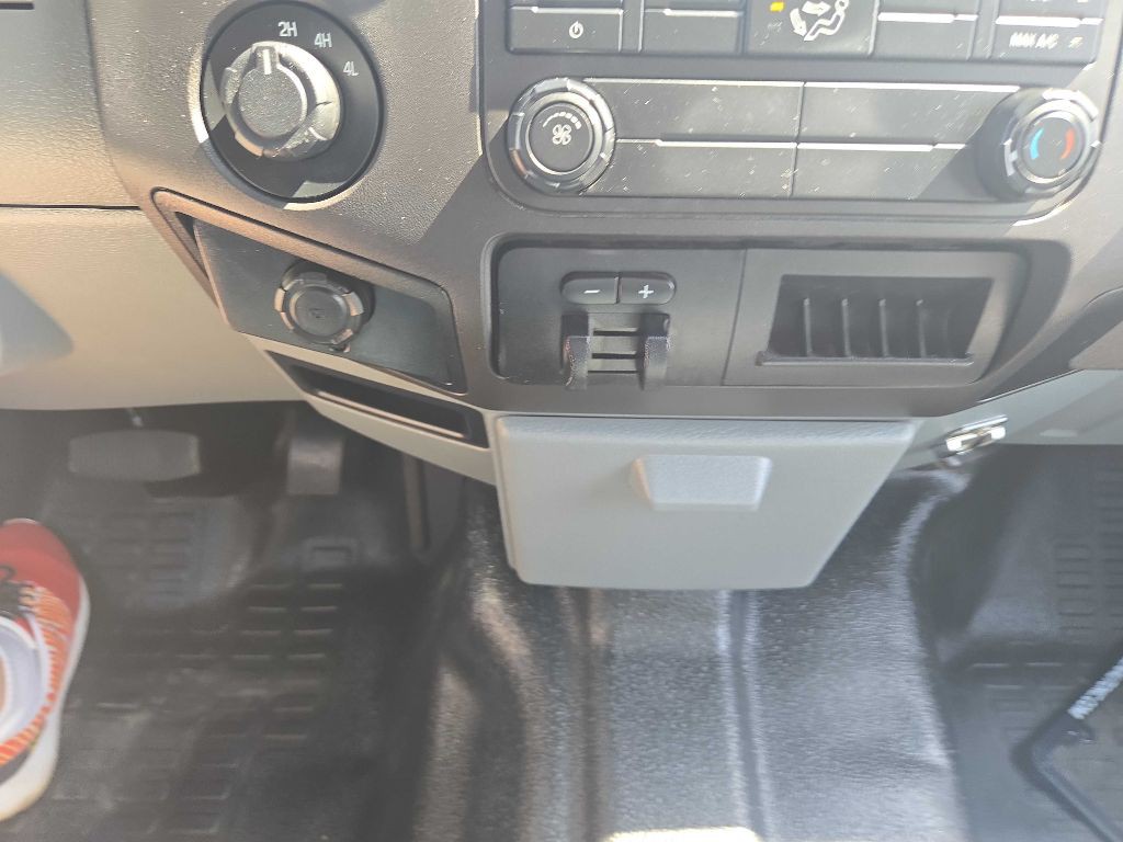 2015 Ford F-350 Image 28