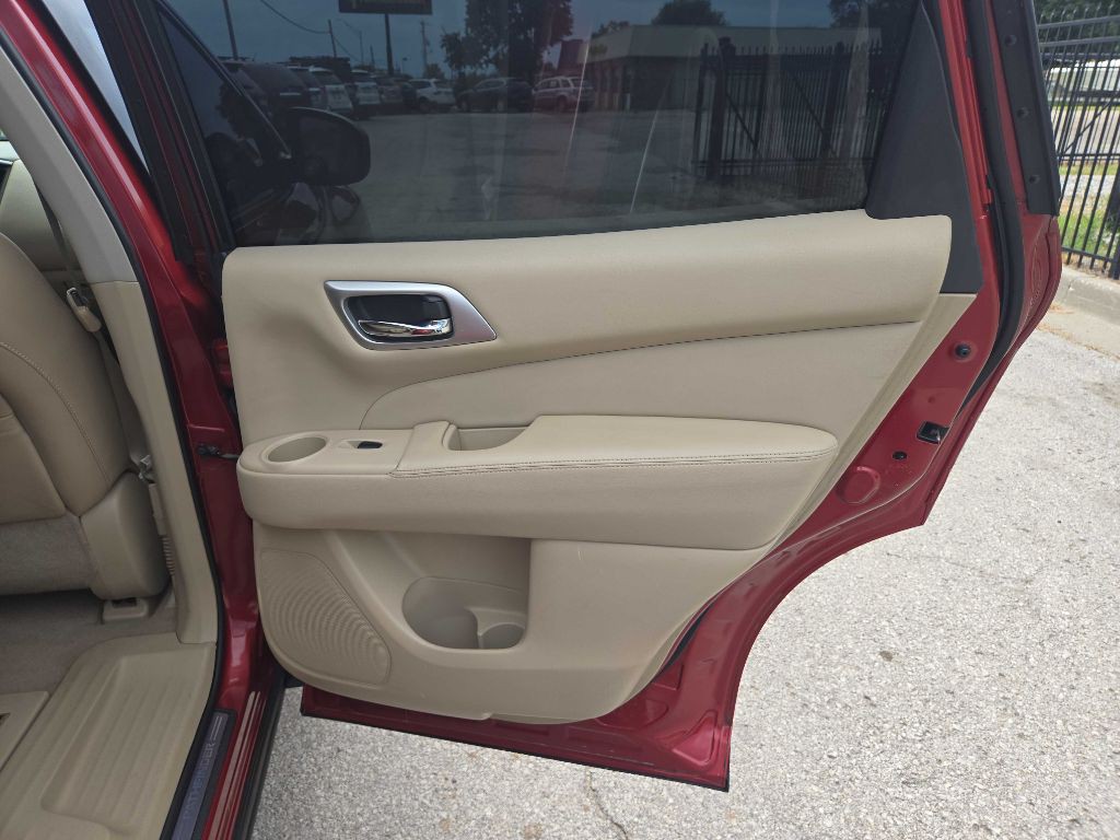 2014 Nissan Pathfinder Image 17