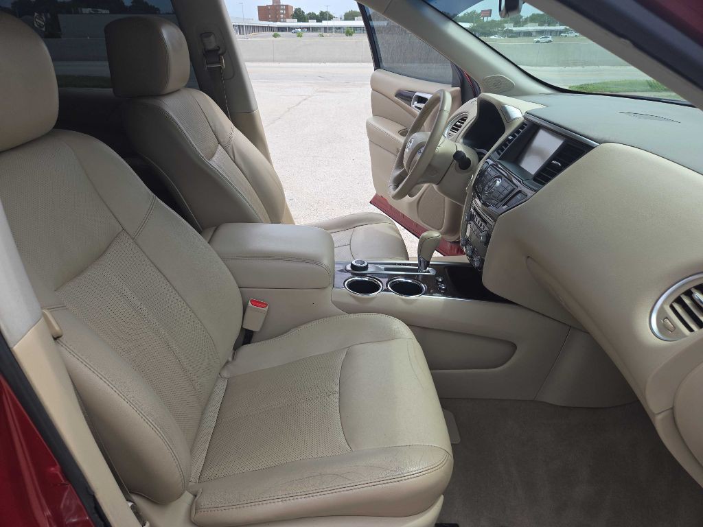 2014 Nissan Pathfinder Image 23