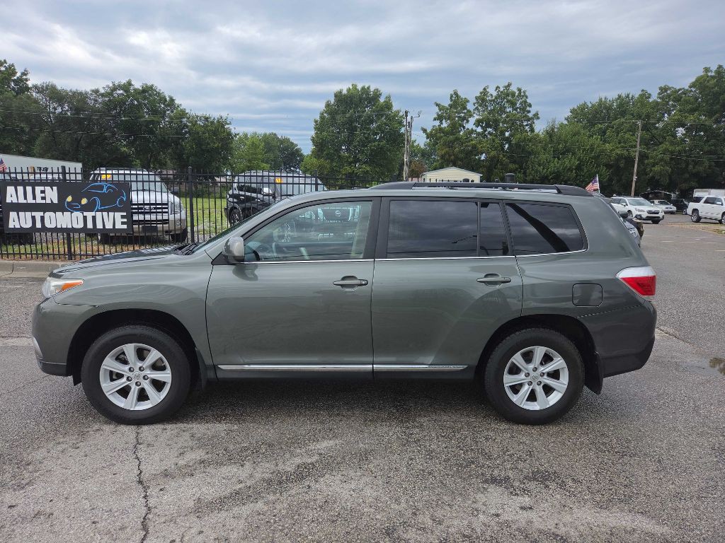 2013 Toyota Highlander Image 2