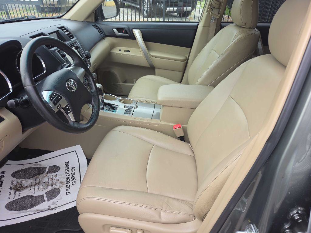2013 Toyota Highlander Image 9