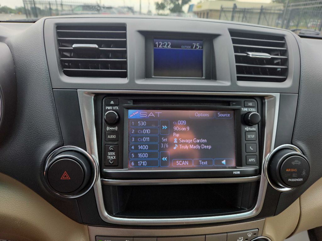 2013 Toyota Highlander Image 14