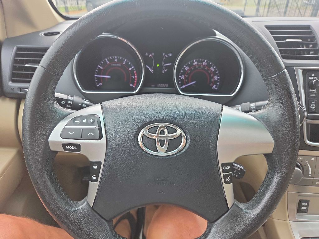 2013 Toyota Highlander Image 16