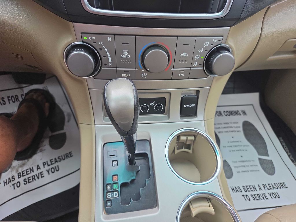 2013 Toyota Highlander Image 18