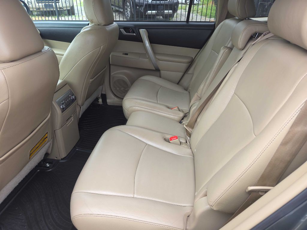 2013 Toyota Highlander Image 26