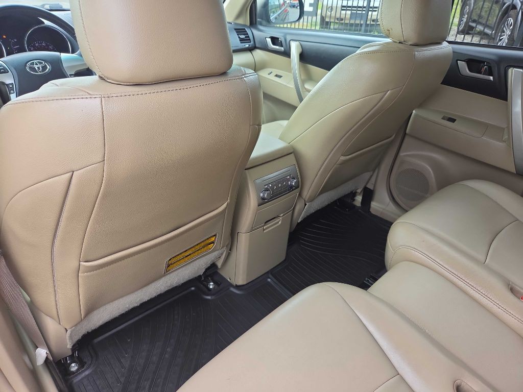 2013 Toyota Highlander Image 29