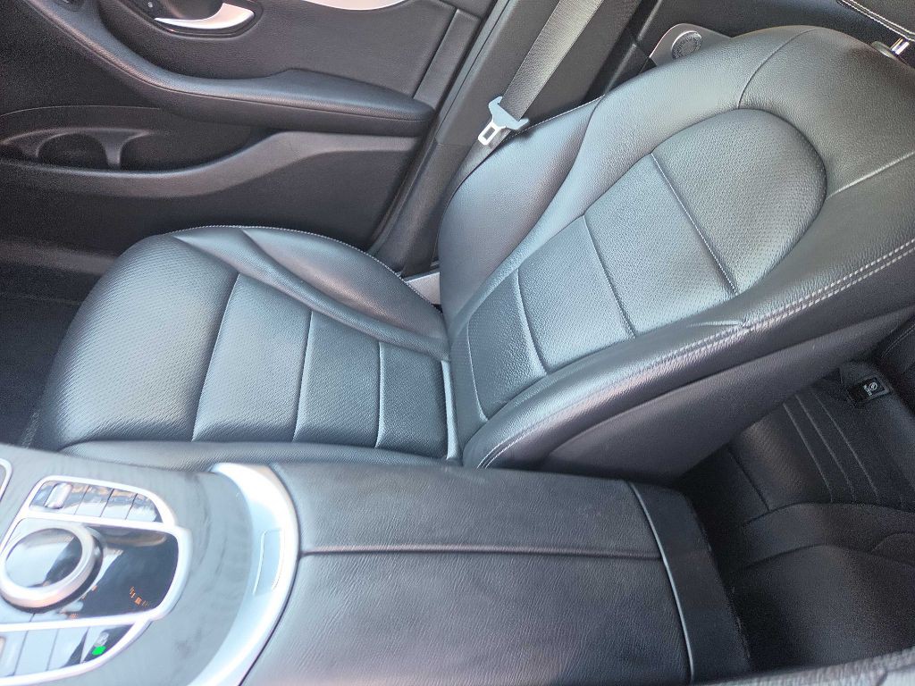 2019 Mercedes-Benz GLC-Class Image 13