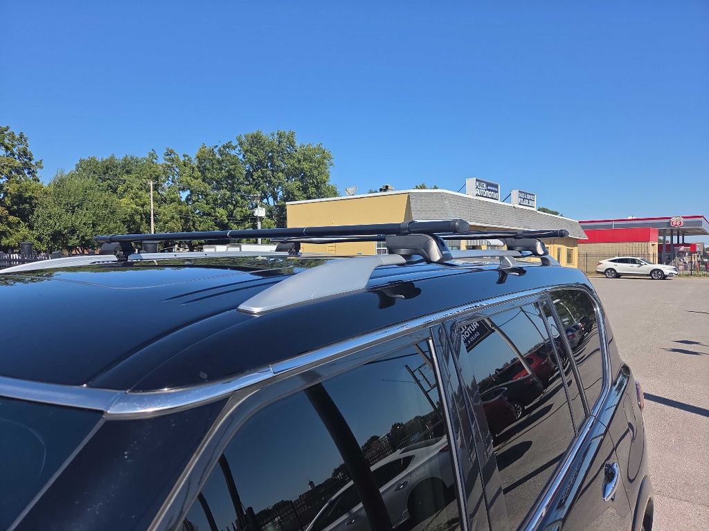 2017 INFINITI QX80 Image 9
