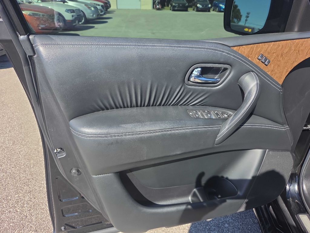 2017 INFINITI QX80 Image 10