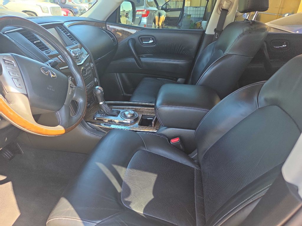 2017 INFINITI QX80 Image 11