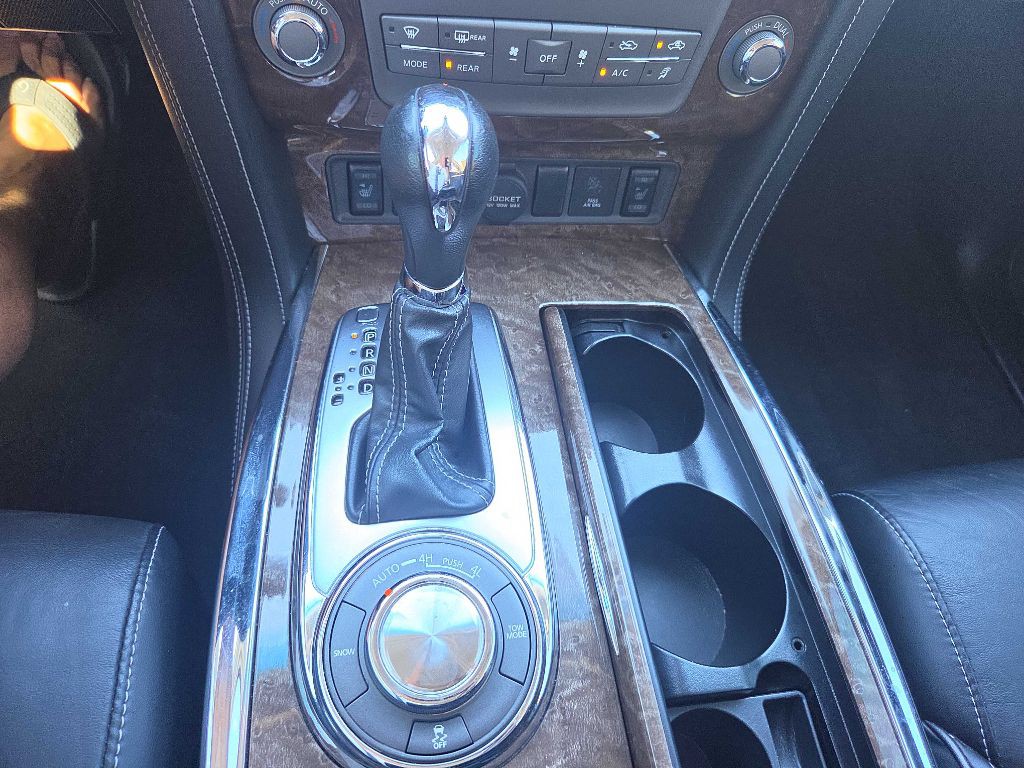 2017 INFINITI QX80 Image 19