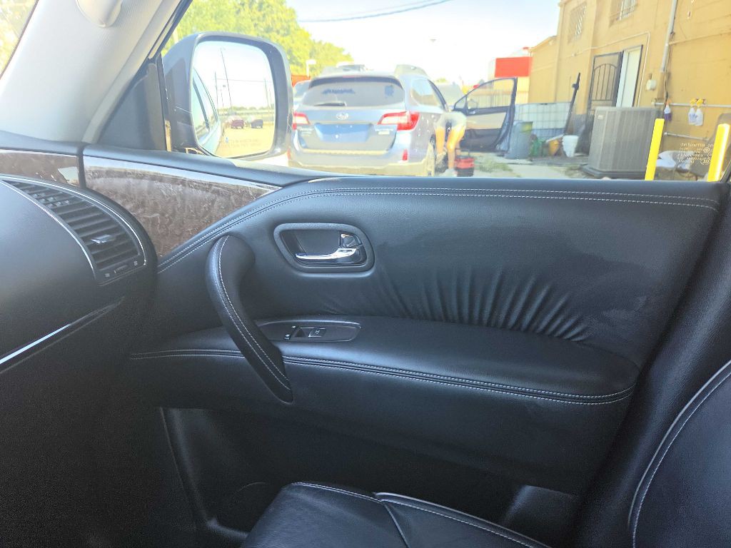 2017 INFINITI QX80 Image 24