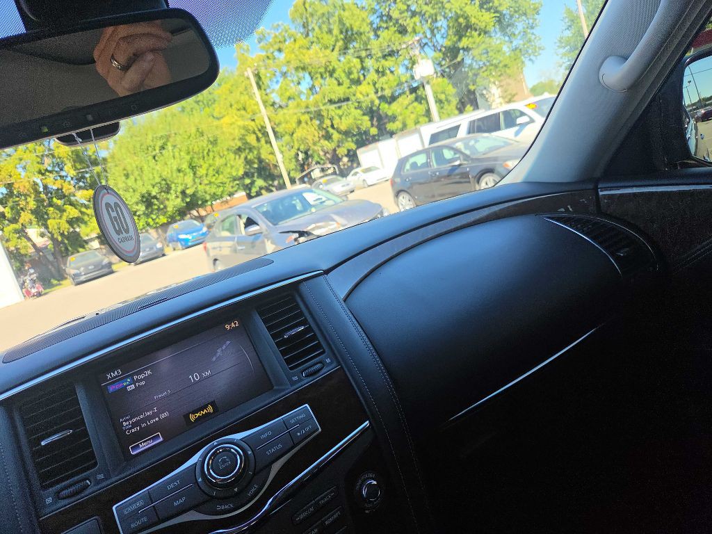 2017 INFINITI QX80 Image 25