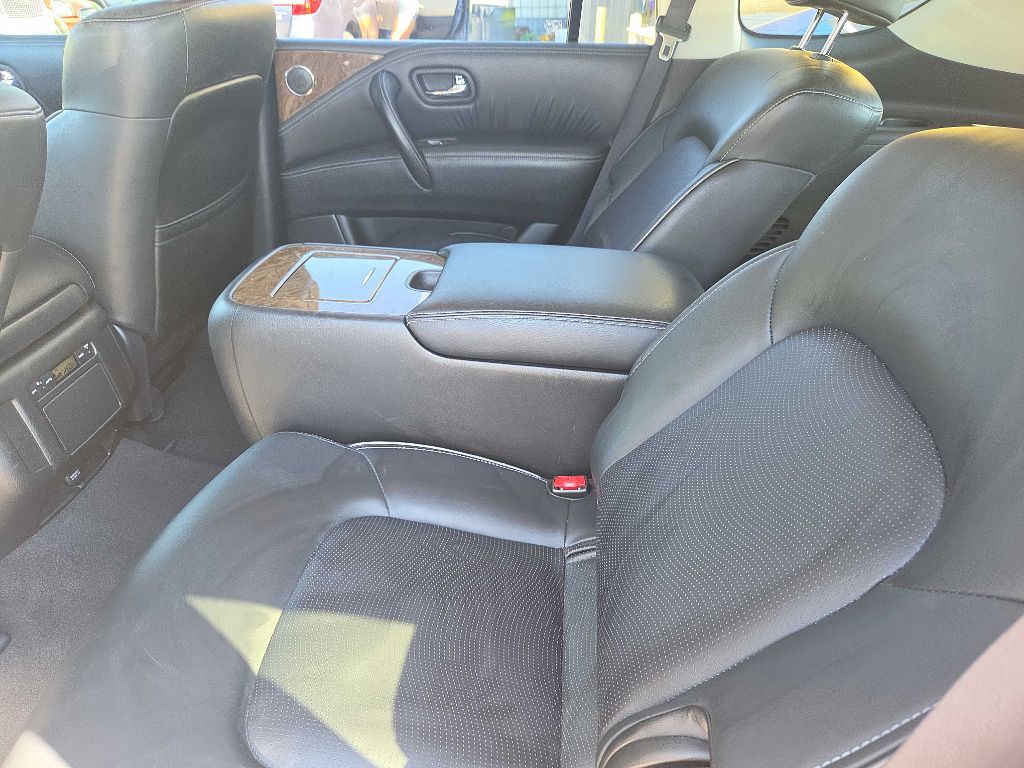 2017 INFINITI QX80 Image 28