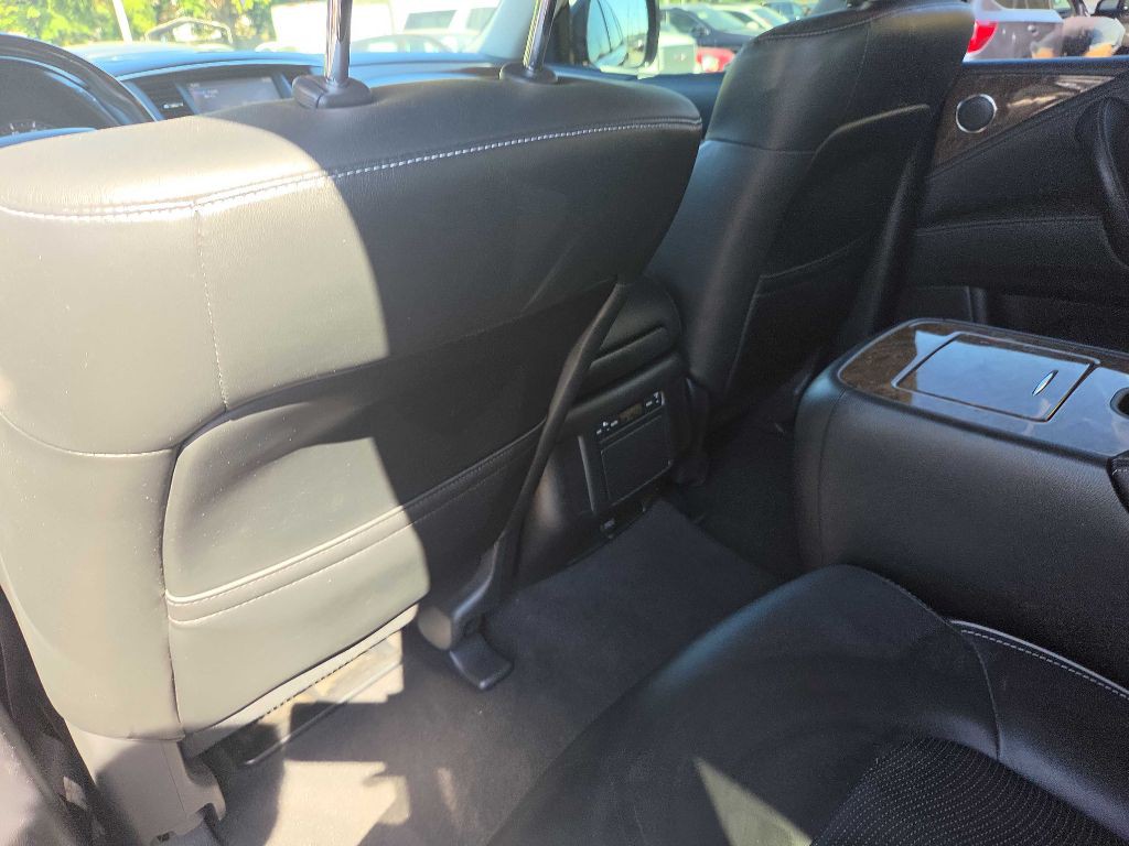 2017 INFINITI QX80 Image 29