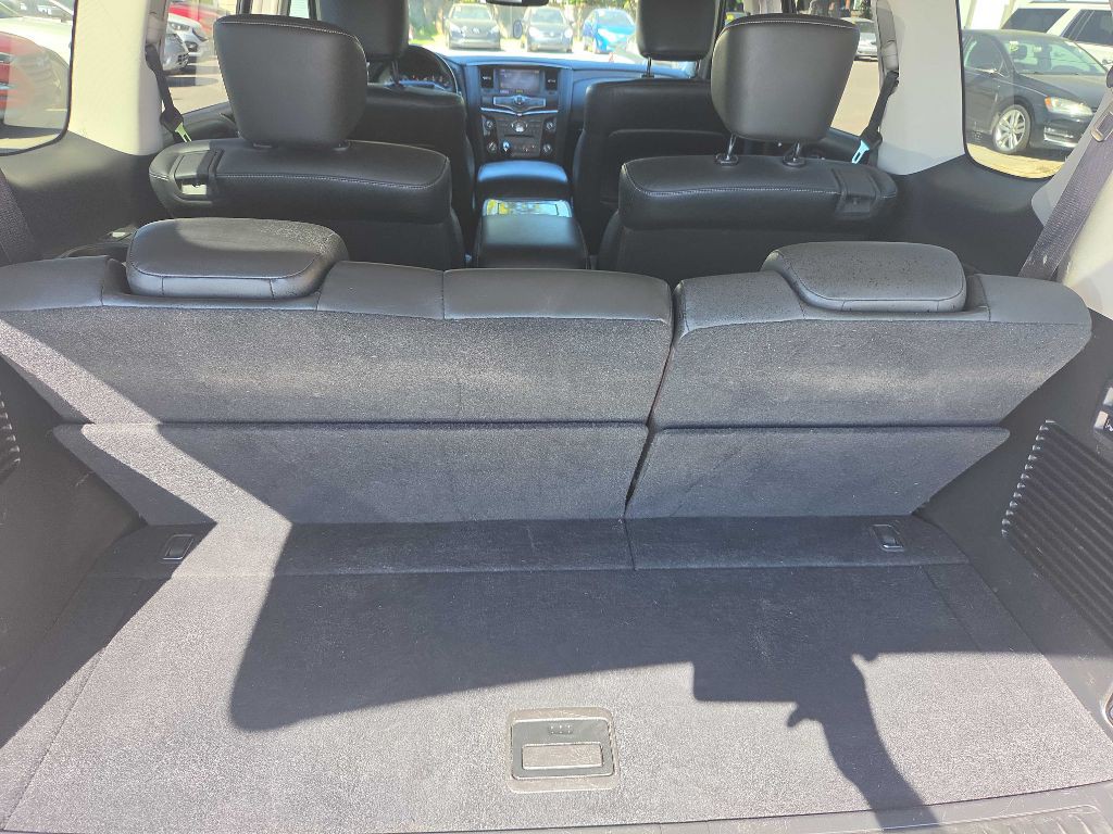 2017 INFINITI QX80 Image 31