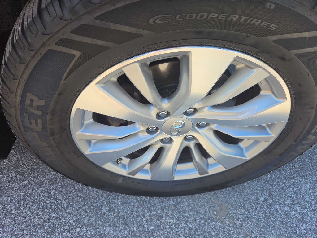 2017 INFINITI QX80 Image 36