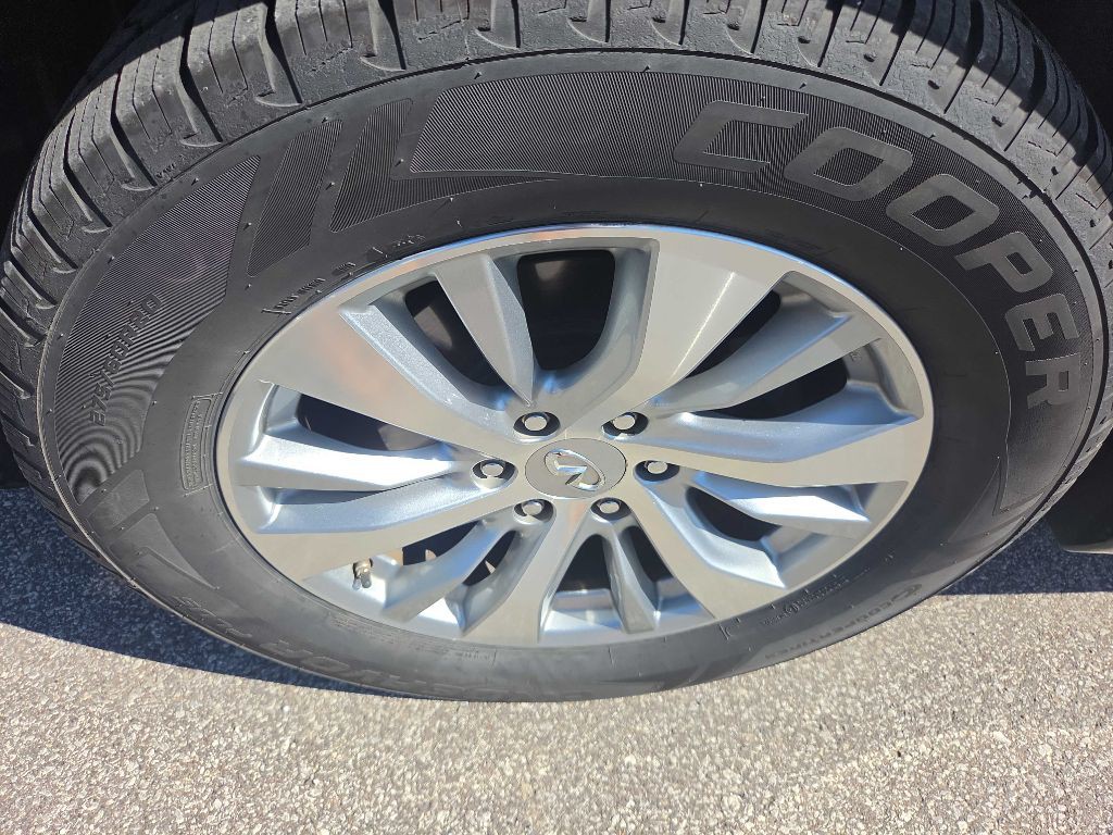 2017 INFINITI QX80 Image 38