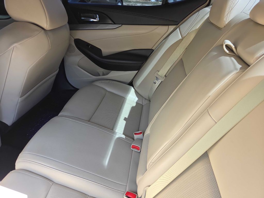 2017 Nissan Maxima Image 28