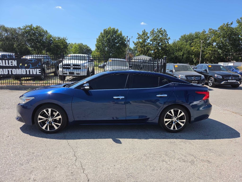 2017 Nissan Maxima Image 2