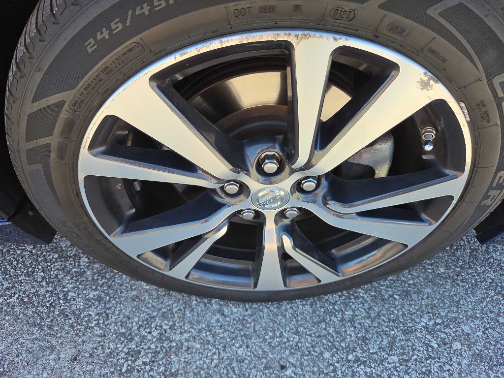 2017 Nissan Maxima Image 32