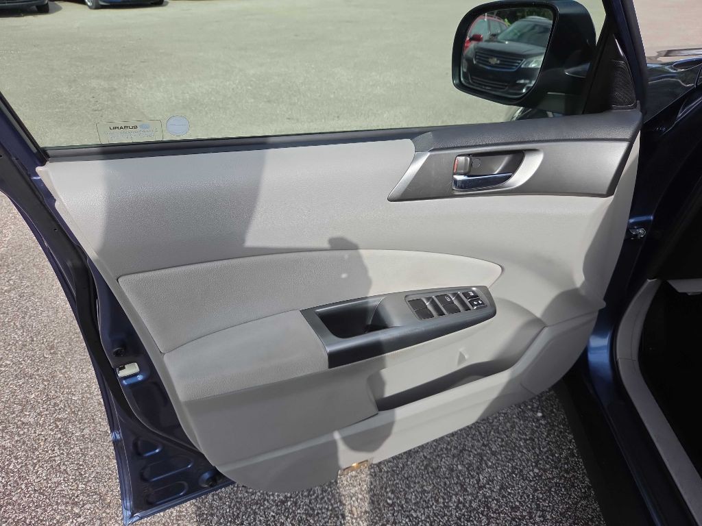 2013 Subaru Forester Image 9