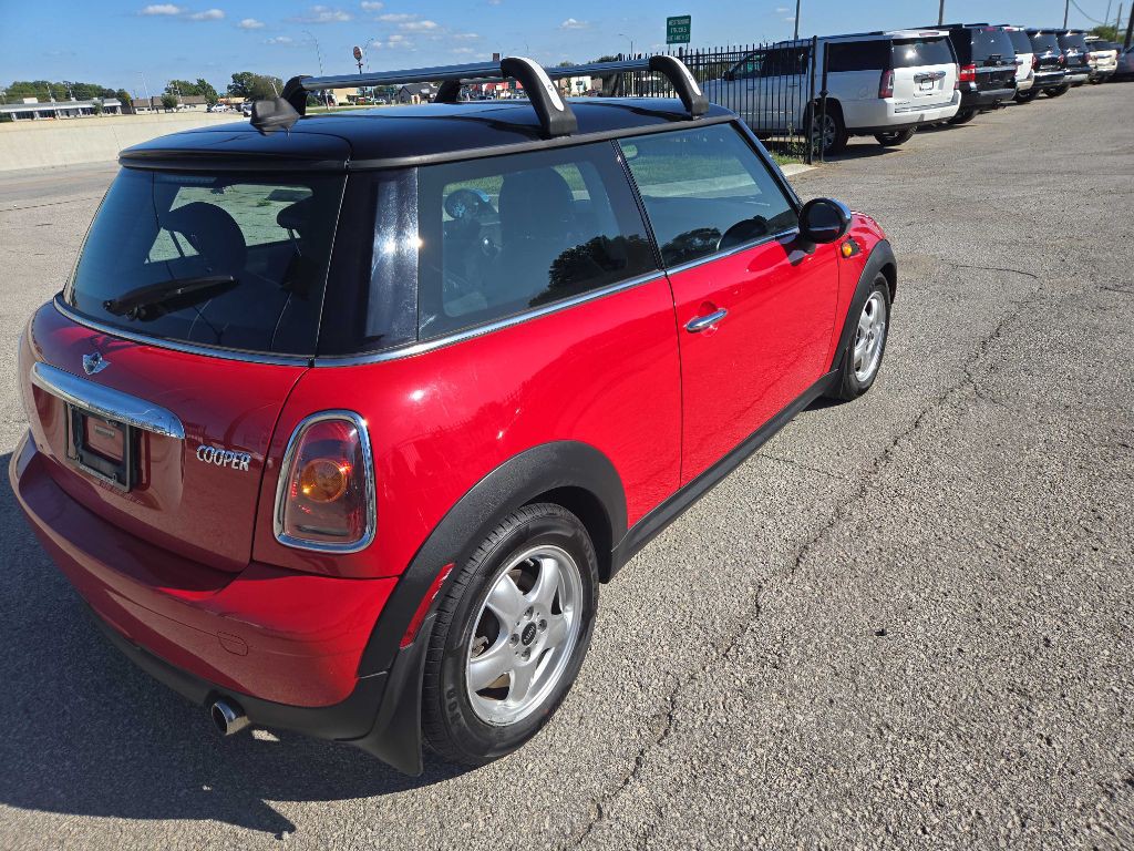 2009 MINI Cooper Image 6