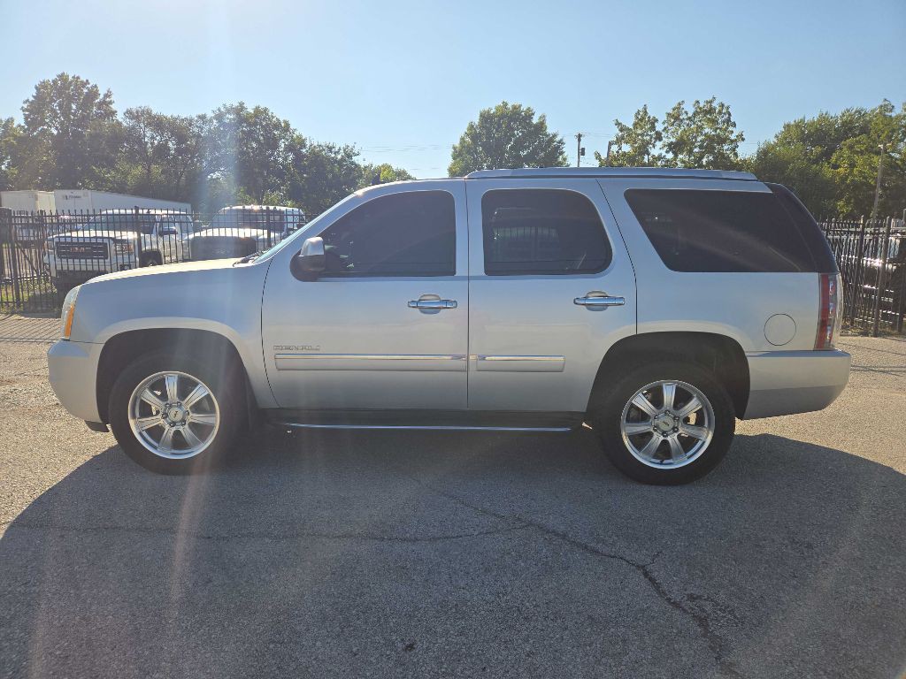 2011 GMC Yukon Image 2