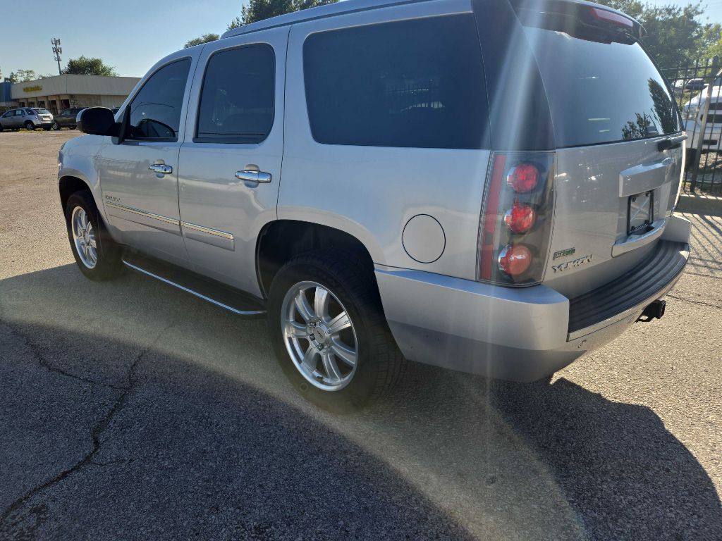 2011 GMC Yukon Image 3