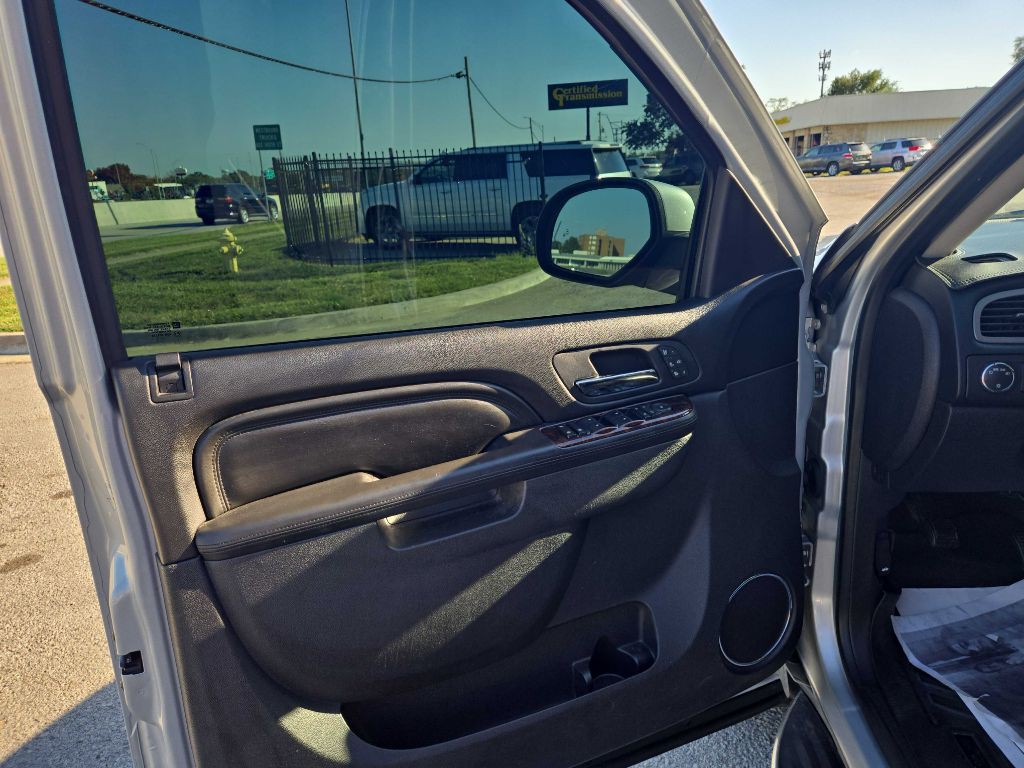 2011 GMC Yukon Image 9