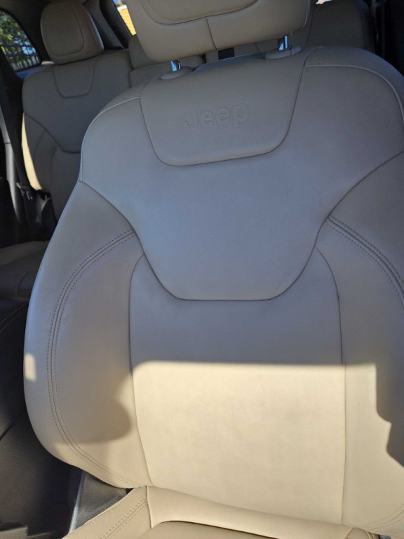 2015 Jeep Cherokee Image 12