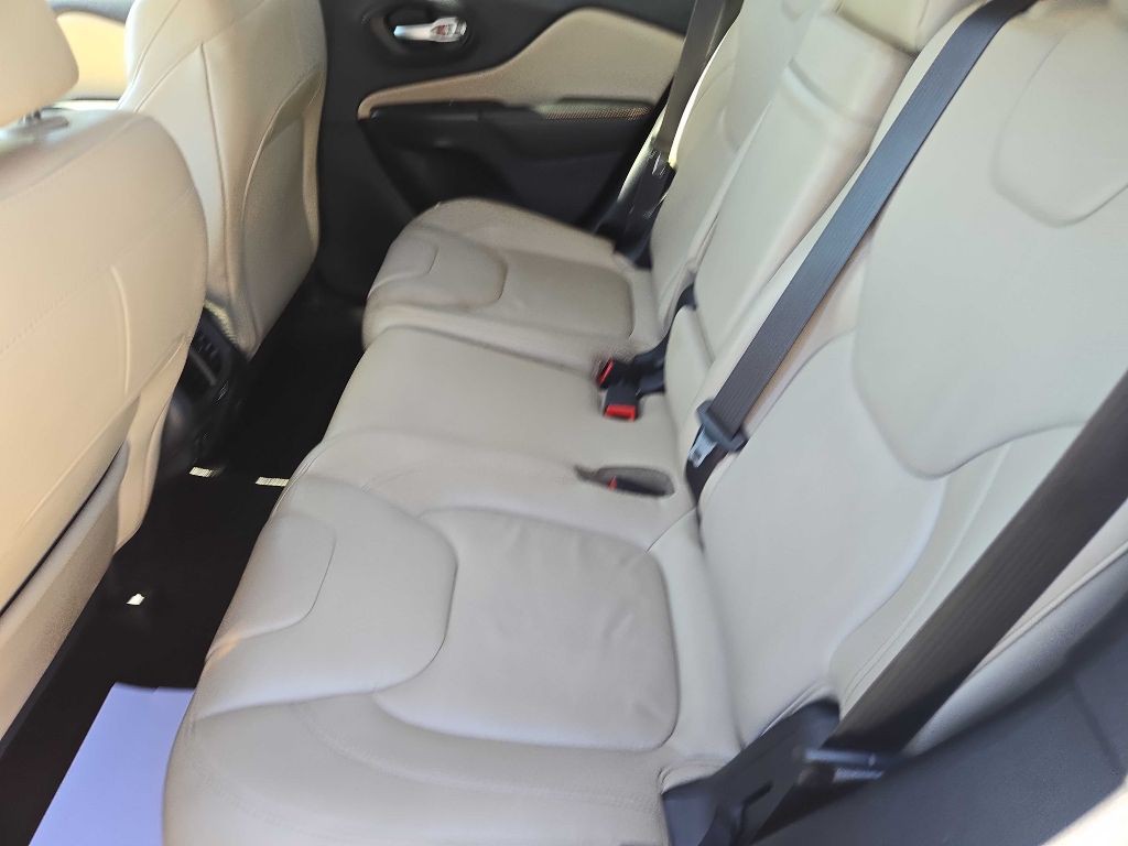 2015 Jeep Cherokee Image 14