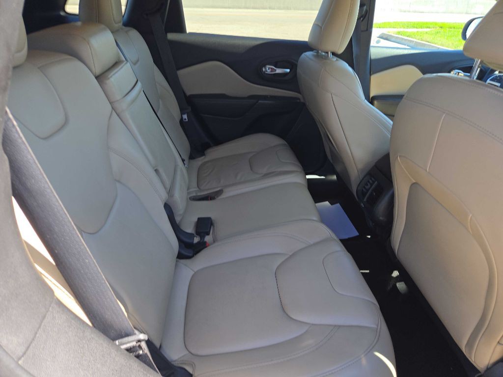 2015 Jeep Cherokee Image 17