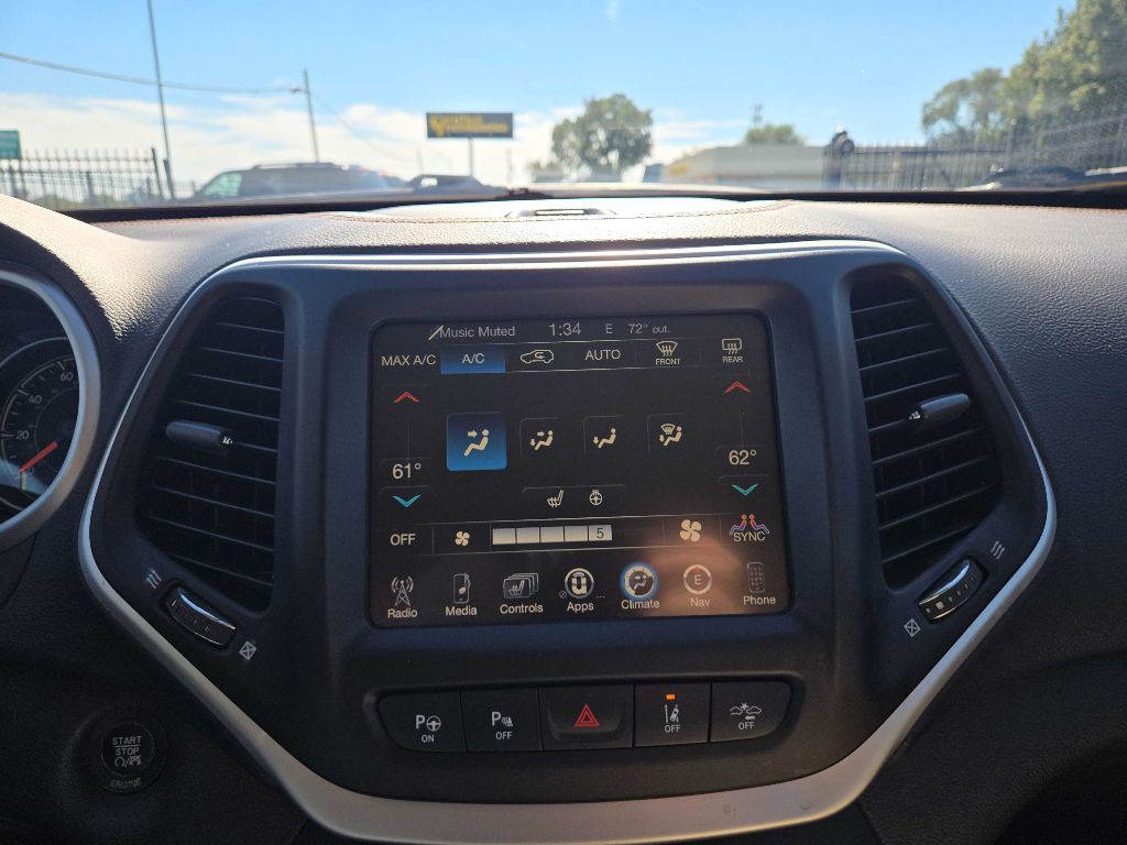 2015 Jeep Cherokee Image 32