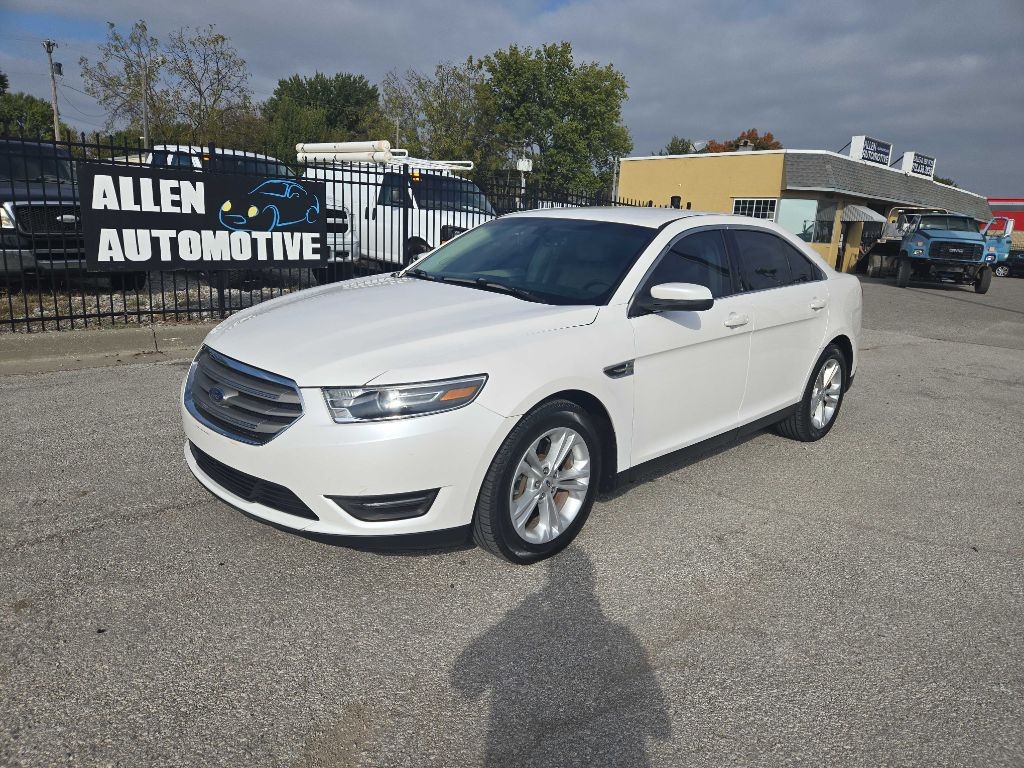 2017 Ford Taurus Image 1
