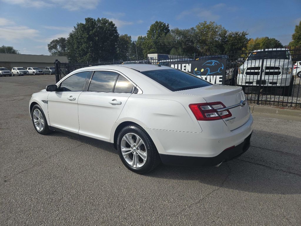 2017 Ford Taurus Image 3