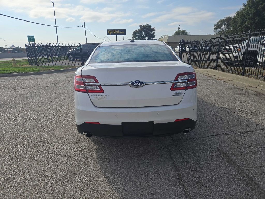 2017 Ford Taurus Image 4